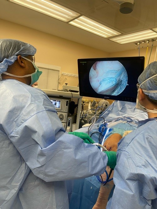 Cuadro intraoperatorio que muestra cirugÃa artroscópica de rodilla. Cuadro intraoperatorio que muestra cirugÃa artroscópica de rodilla.